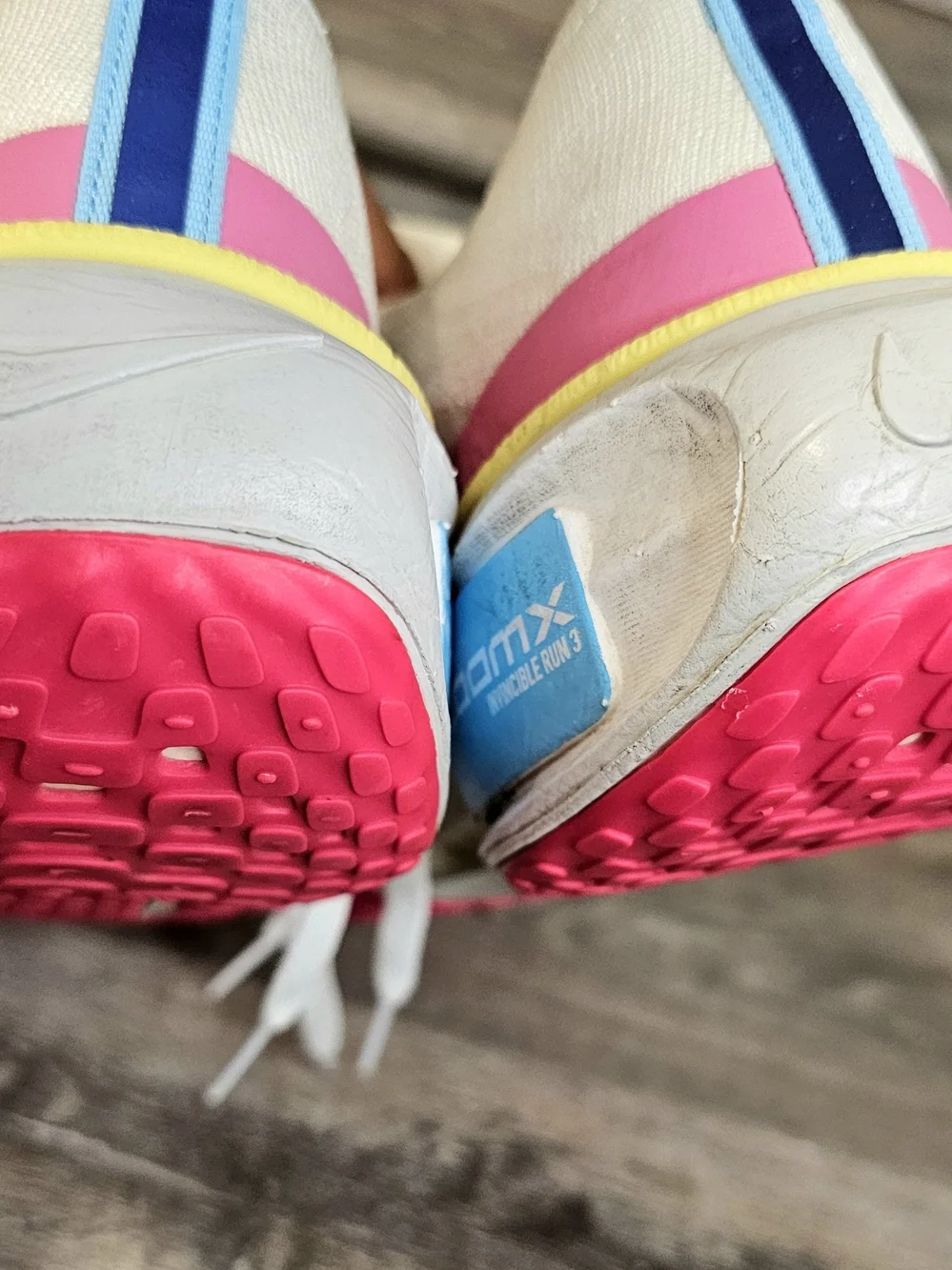Nike ZoomX Men’s Running Shoes Invincible 10.5 White Pink Blue Athletic Shoes